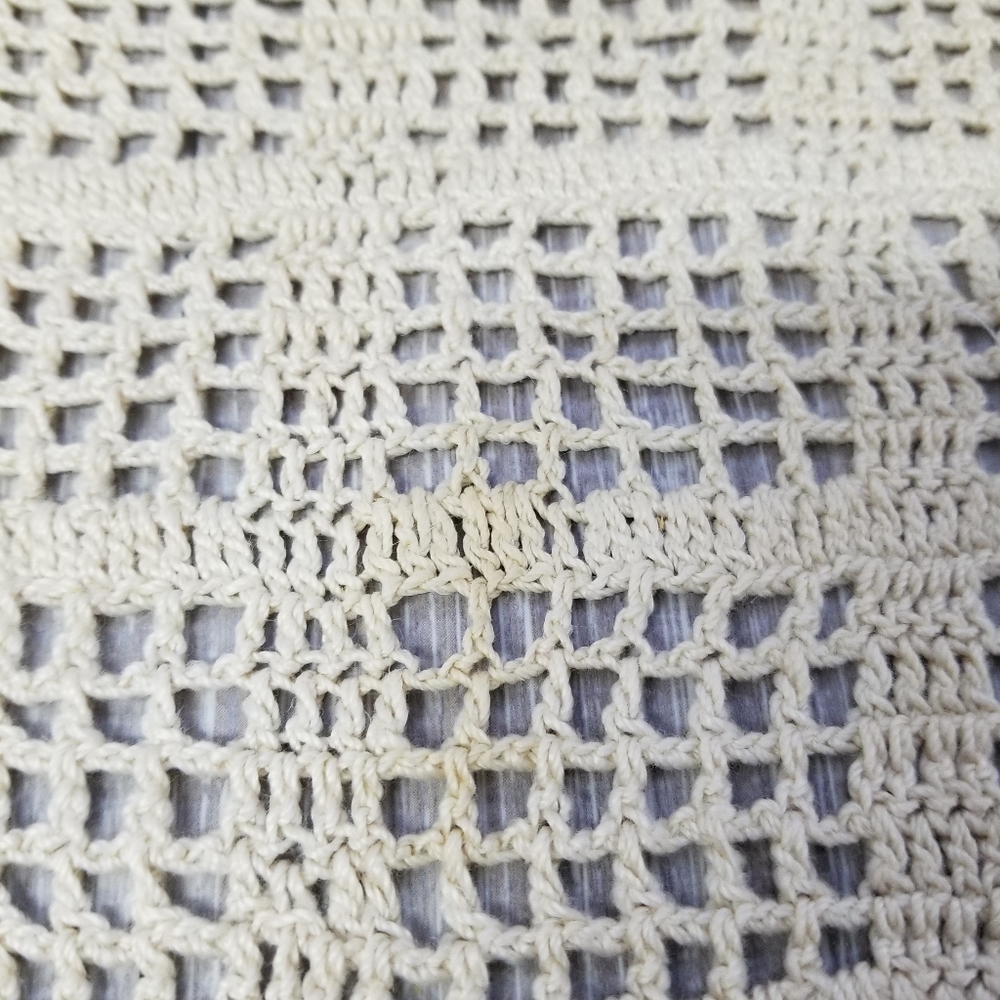 2 square crocheted doilies - Picture 7 of 7